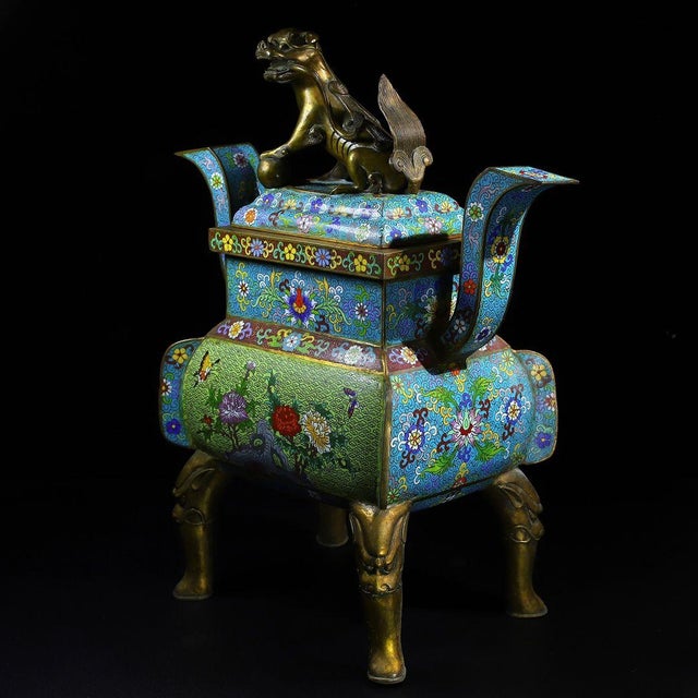 Dimensions: Height 56 cm (22") x Length 45 cm (17.7") x Width 23 cm (9.1") Weight: 15150 g (33.4 lbs) Material: Cloisonné...