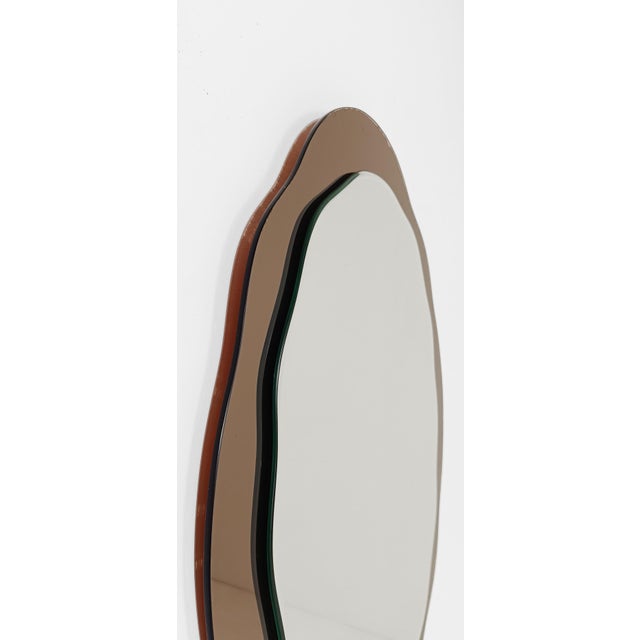 An elegant mirror made in Italy around the 70s with a modern design and actually in great vogue; in fact the standard...