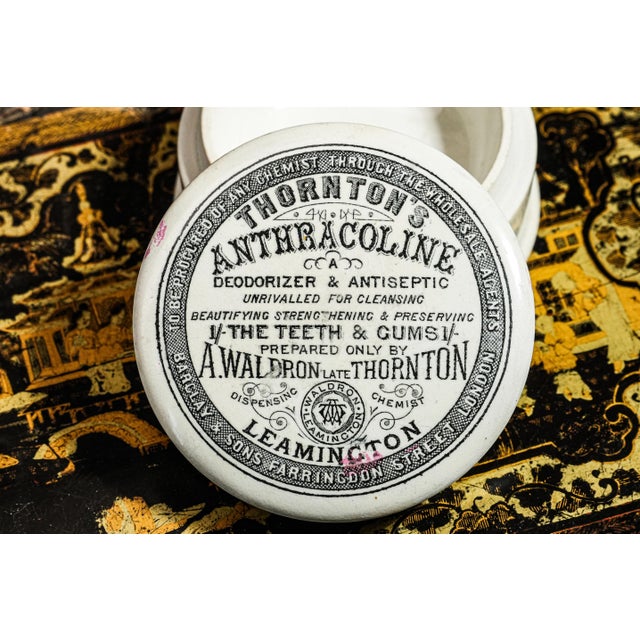 Victorian 19th Century Nice Large Thornton's Anthracoline Toothpaste Porcelain Lidded Jar Advertising Bathroom Vanity Home Decor For Sale - Image 3 of 11