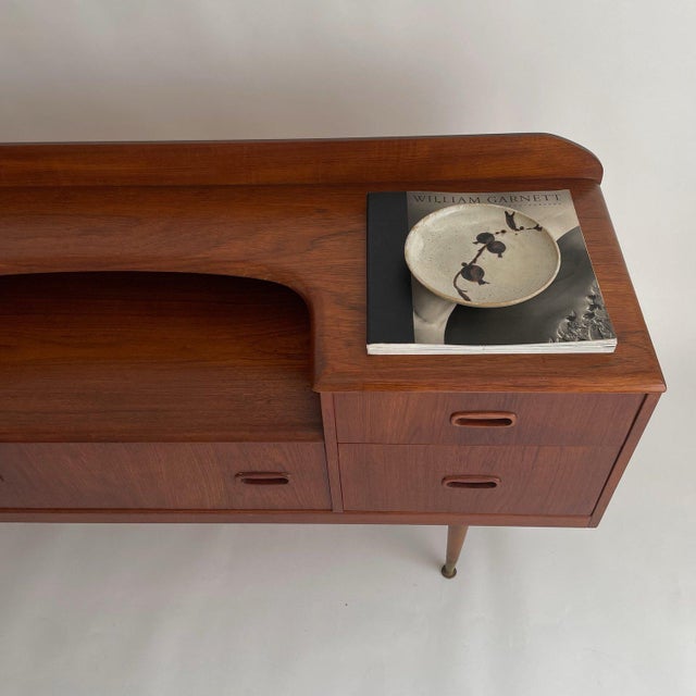Mid-Century Modern Slimline Sideboard / Dressing Table in Teak Veneer For Sale - Image 6 of 17