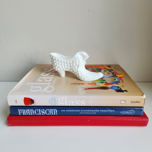 Vintage Fenton Hobnail Milk Glass Slipper. Excellent condition! Specs: 5in long, 2 3/4in tall, 1 1/2in wide