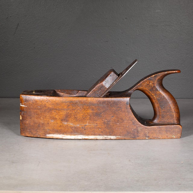 ABOUT Rare D handled smooth coffin plane. CREATOR D.R. Barton. DATE OF MANUFACTURE c.1832. MATERIALS AND TECHNIQUES...