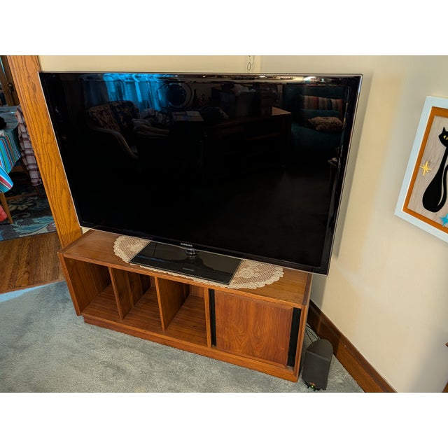 1970s Mid Century Entertainment/Record Cabinet, Attributed For Sale In Des Moines, IA - Image 6 of 6