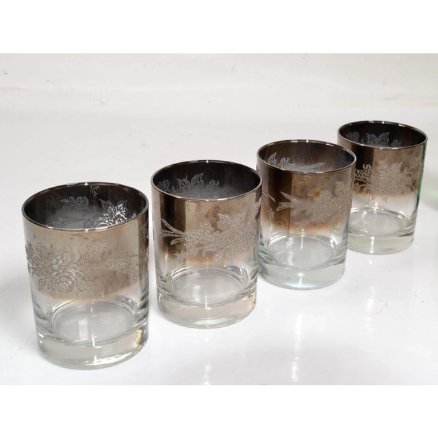 Bloomingdale's 1960s Mid-Century Modern Dorothy Thorpe Style Silver-Tone Embossed Fade Ombre Roly Poly Lowball Whiskey Glasses- Set of 4 For Sale - Image 4 of 12