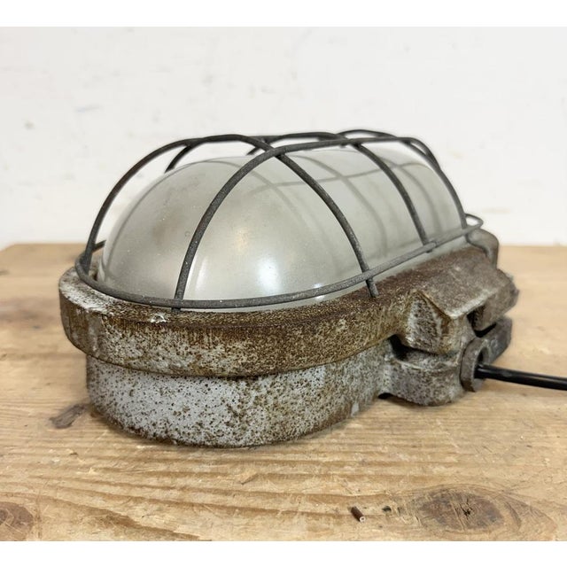 Industrial Grey Rusty Cast Iron Wall Light from Elektrosvit, 1960s For Sale - Image 4 of 16