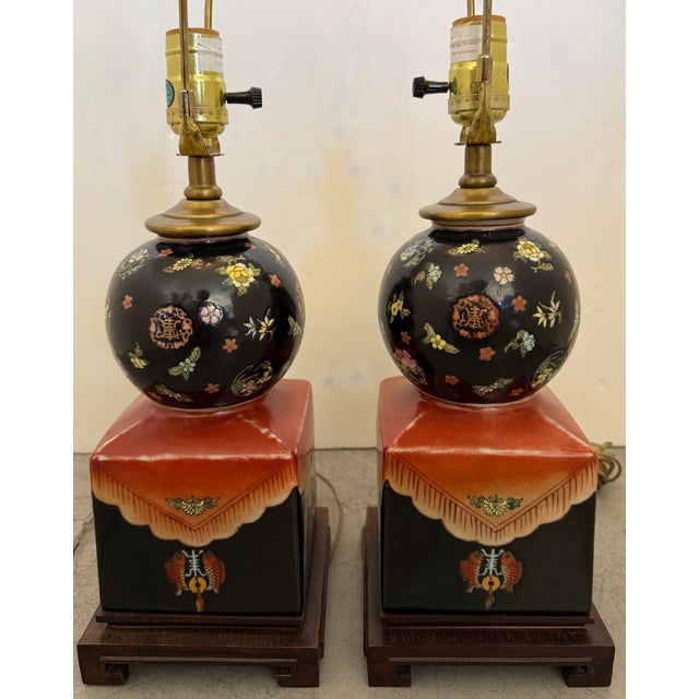 1970s Pair of " Famille Noire" Table Lamps by Maitland Smith For Sale - Image 5 of 7
