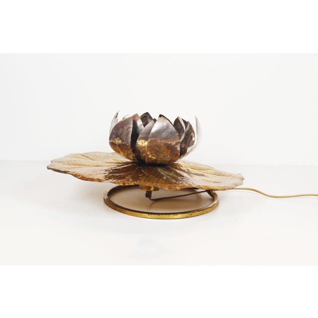 Beautiful and rare "Waterlily" table lamp by Tommaso Barbi for Bottega Gada, Italy, 1960s. In very good condition with...