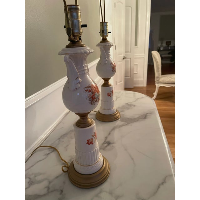Early 19th Century Pair of Early 19th Century Floral Ceramic Lamps With Arms For Sale - Image 5 of 7