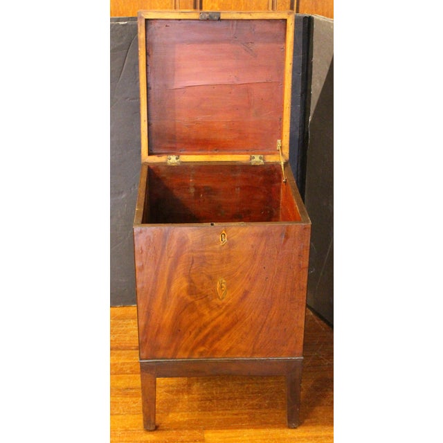 Circa 1800 English George III Cellarette Side Table For Sale - Image 10 of 12