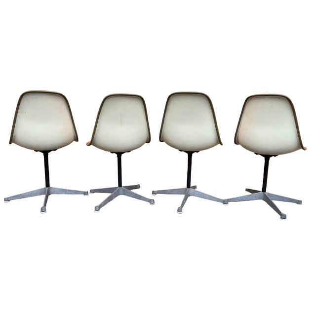 Mid Century Modern Herman Miller Swivel Shell Chairs in Orange - Set of 4 For Sale In Chicago - Image 6 of 12
