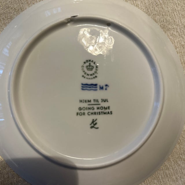 1970s Collectible Plates Going Home for Christmas For Sale - Image 11 of 12