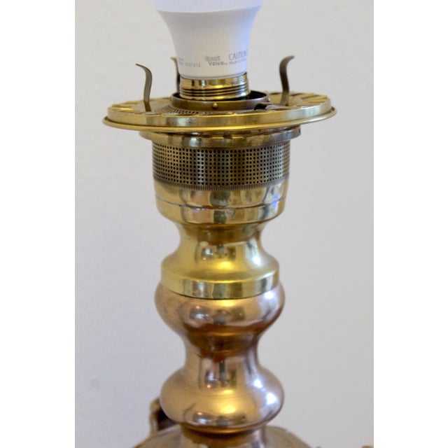 Vintage Asian Figural Brass Table Lamp With Milk Glass Globe Shade – Hollywood Regency Chinoiserie Lighting For Sale - Image 15 of 16