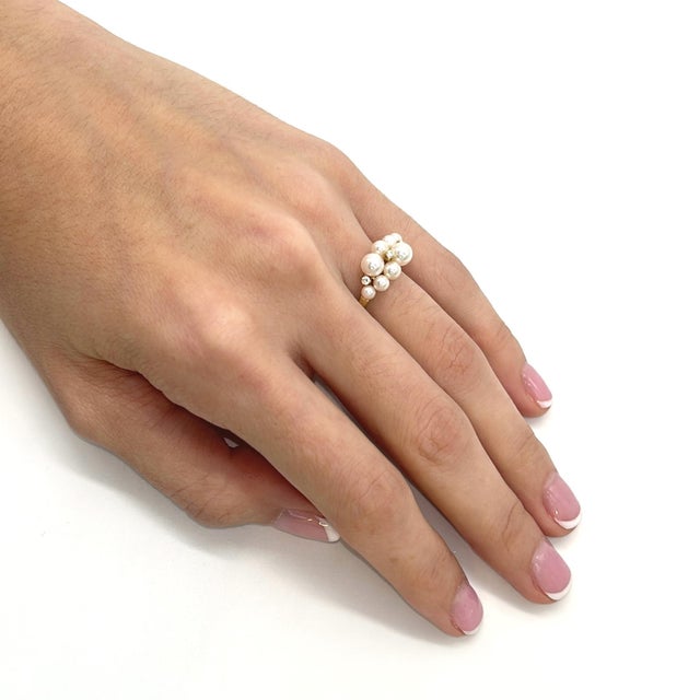 18k Yellow Gold Ring With Eight Pearls & Three Diamond Accents, Size 6.75 For Sale In Phoenix - Image 6 of 6