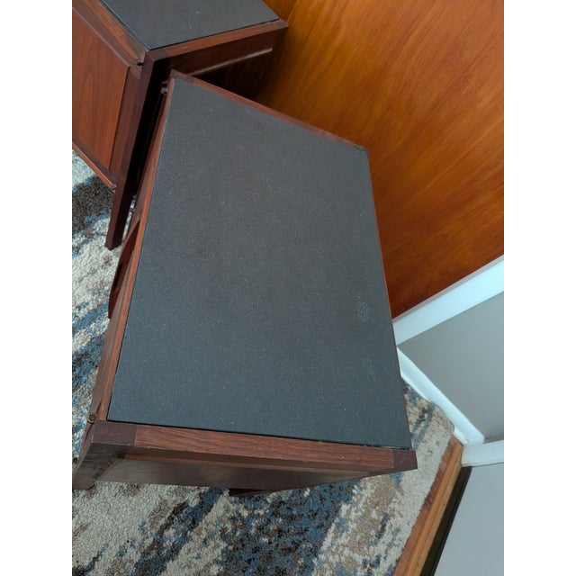 Mid-Century Modern 1960s Attributed to Jack Cartwright Mid-Century End Tables For Sale - Image 3 of 10