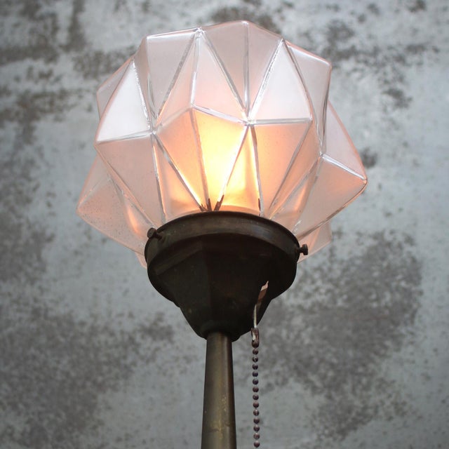 Art deco table or desk lamp with etched frosted glass available with uk / us plug e26 / e27 european plug (up to 250v).the...