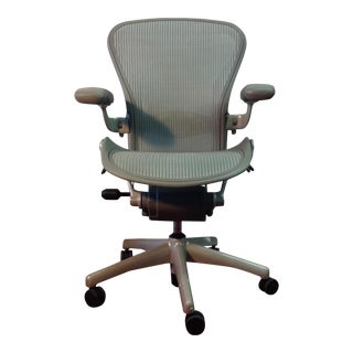 Herman Miller Aeron Office Chair, Size B For Sale