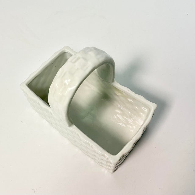 1980s Coastal Hollywood Regency Ceramic Faux Wicker Basket Jelly Bean Bowl - Easter. For Sale - Image 4 of 10