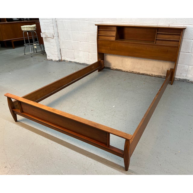 Kent Coffey Mid-Century Modern Walnut Queen Bed Frame For Sale - Image 4 of 14