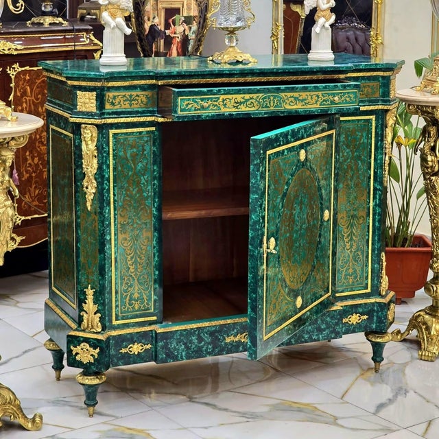 French Louis XVI Green Cabinet With Lock, Bronze Accents & Gold Leaf Details For Sale - Image 4 of 4