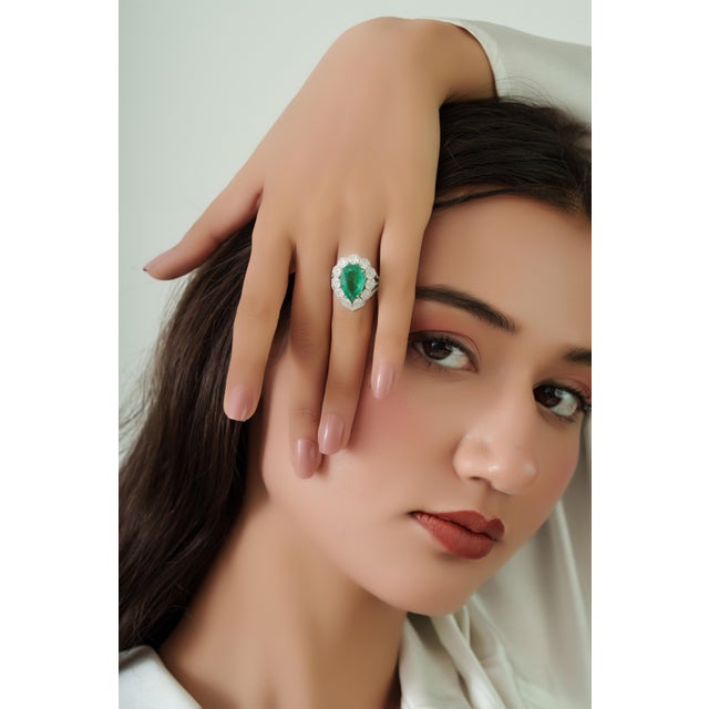 Chic 5.03ct Emerald and 1.99ct Diamond Pear Cocktail Ring in 18k White Gold Size 5 For Sale - Image 11 of 18