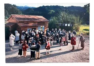 Michiko Ishii & Hajime Inoue, Children of the Showa Era Exhibition Image, 2005, Photograph