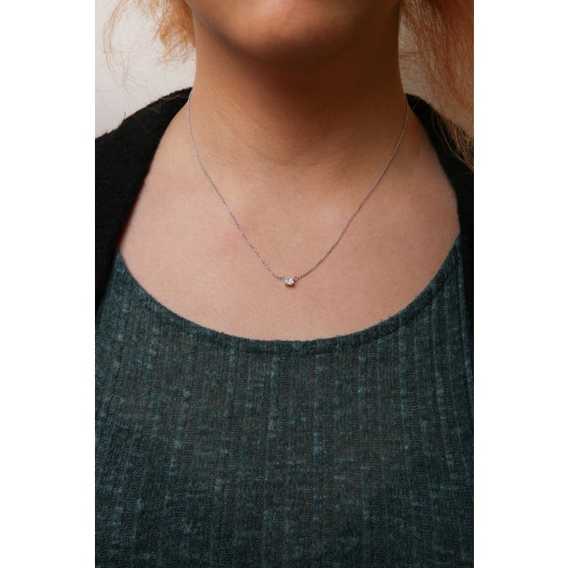 Early 21st Century 14K White Gold 1/4 Cttw Lab Grown Oval Solitaire Diamond East West 18" Pendant Necklace (G-H Color, VS2-SI1 Clarity) For Sale - Image 5 of 6