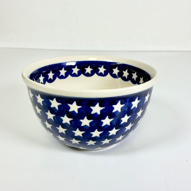 Navy Blue 1980s Arts & Crafts Americana Boho Chic Stars Boleslawiec Polish Pottery Serving Bowl - 4th of July For Sale - Image 8 of 9