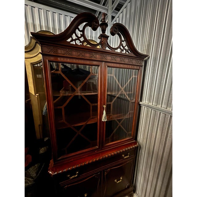 Traditional Traditional China Display Cabinet by Bernhardt For Sale - Image 3 of 12