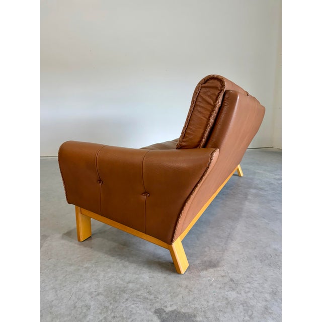 Wood Mid Century Caramel Leather and Beech Sofa With Baseball Glove Stitching For Sale - Image 7 of 9