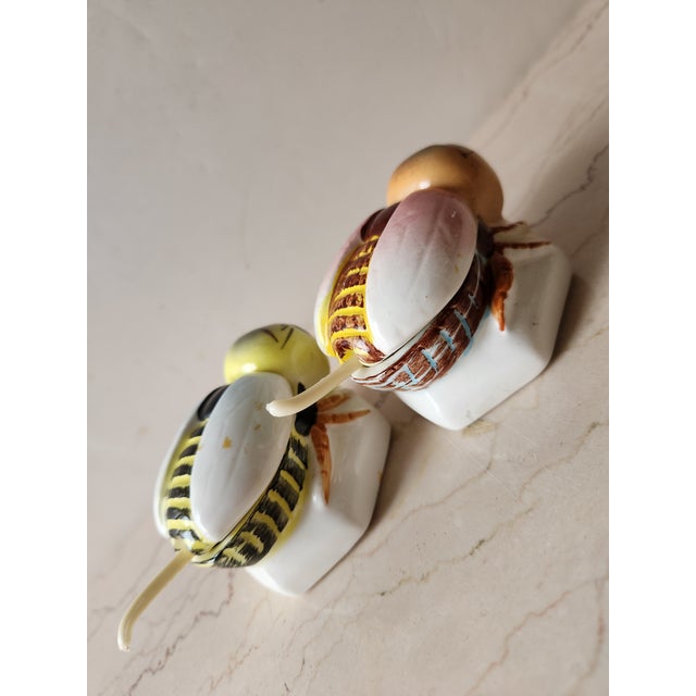 Japanese 1950s Japanese Bumble Bee Honey Pots Hand Painted Condiment Jar Set For Sale - Image 3 of 9