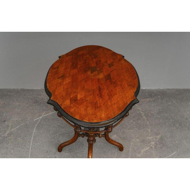 Mid-19th Century Biedermeier Salon Table in Walnut For Sale - Image 14 of 18