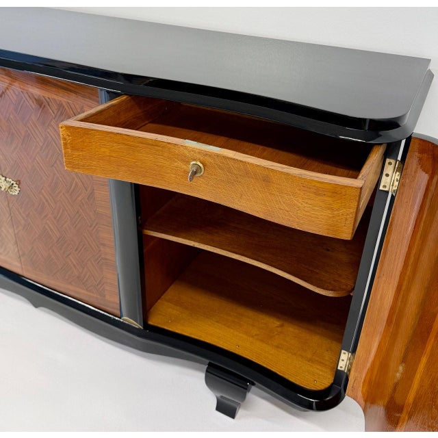 French Art Deco Black Lacquered and Inlaid Walnut Sideboard in the style of Jules Leleu, 1940s For Sale - Image 13 of 15