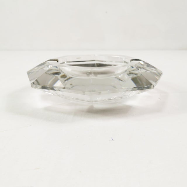 Ashtray manufactured by Val Saint Lambert, Belgium, 1960s (with a fragment of the paper signature). Made of cut crystal...