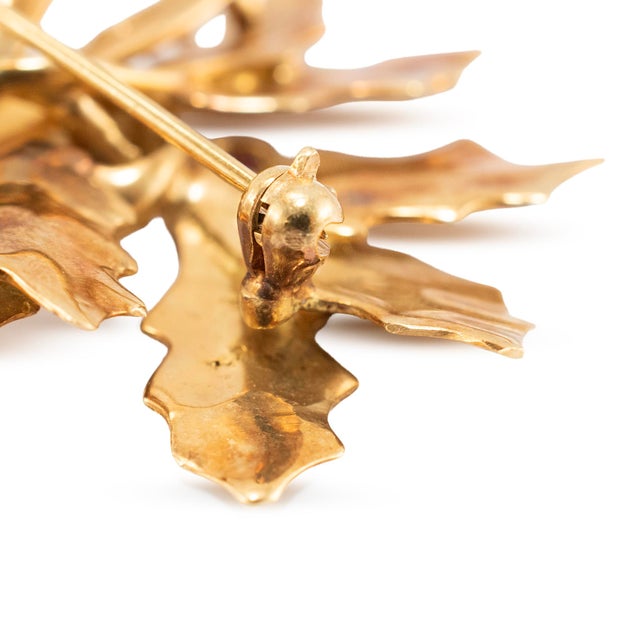 Vintage Tiffany & Co. 18k Yellow Gold 0.06ct Cabochon Ruby Leaf Brooch For Sale In Houston - Image 6 of 8