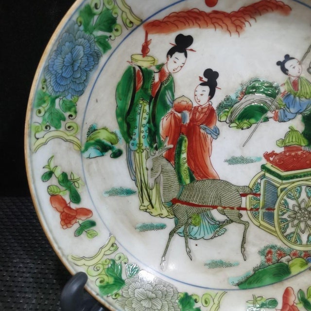Wucai Figural Immortal Scene Decorative Porcelain Plate, Chinoiserie Display Dish For Sale - Image 4 of 8