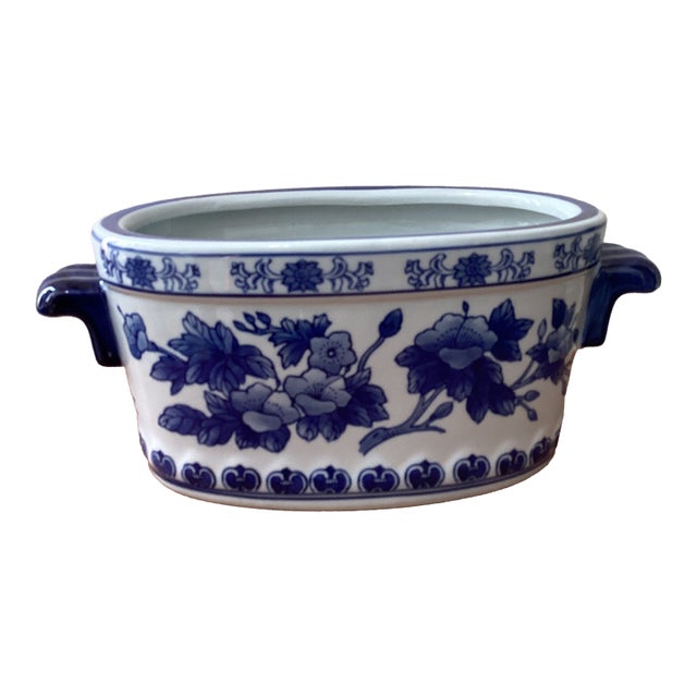 Vintage Chinoiseries Handcrafted Blue & White Footbath Planter With Handles For Sale