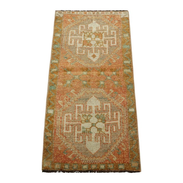 1950s Vintage Turkish Rug in Pink and Cream With Floral Medallions | Rug & Kilim For Sale - Image 5 of 7