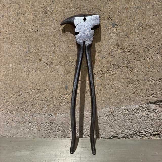 Vintage Pair of Diamalloy No. R510 Fencing Pliers Industrial Decor For Sale - Image 12 of 13