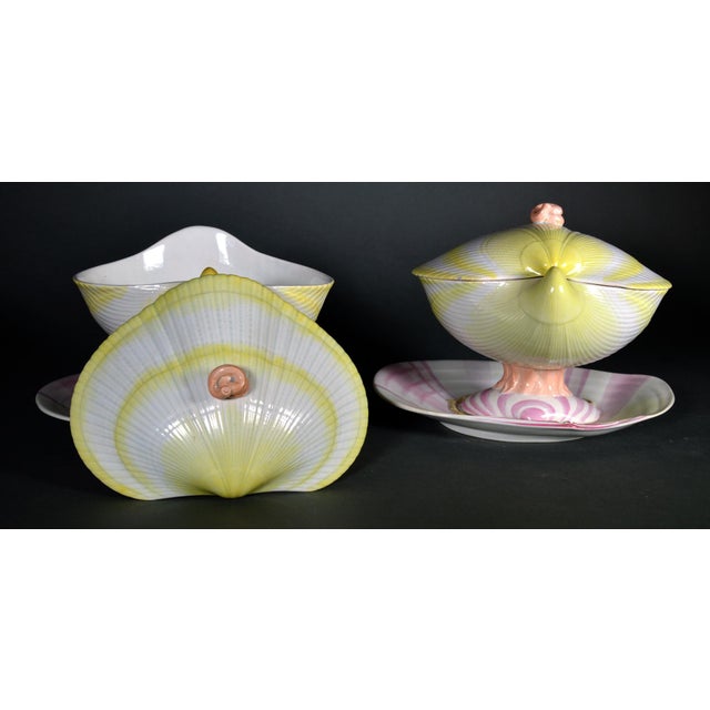Ceramic Wedgwood Pearlware Nautilus Shell Part Dessert Service in Pink and Yellow Circa 1800–1815 For Sale - Image 7 of 11