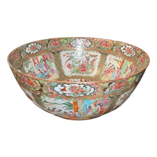 Late 19th Century Chinese Export Rose Medallion Bowl For Sale