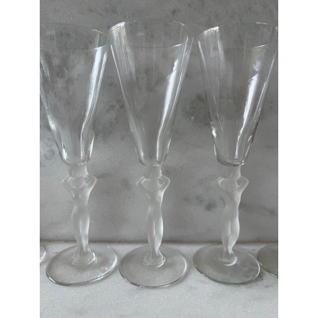 Set of 5 Vintage French Bayel Crystal "Venus" Champagne Flutes For Sale - Image 4 of 12