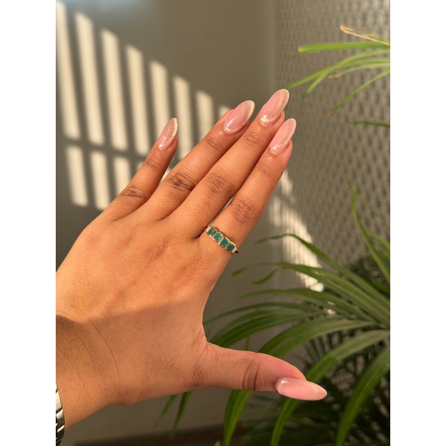 1 Carat Emerald Bezel-Set Band Ring Size 9 With Diamond Accents in 14k Gold For Sale In New York - Image 6 of 16