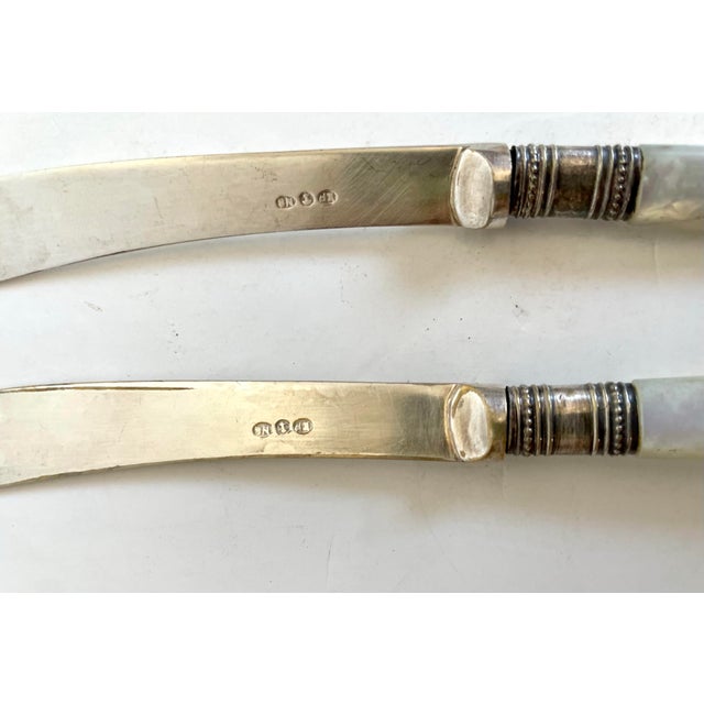 Metal Late 19th Century Mother-of-Pearl & Silver Plate Spreaders – Set of 7 For Sale - Image 7 of 9