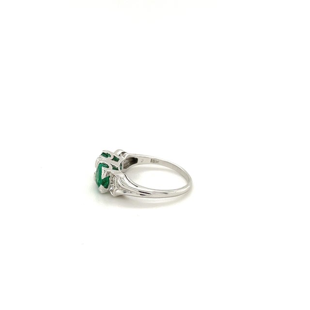 Art Deco 2-Stone 0.92CT TW Round Cut Natural Emerald Ring in 18k White Gold, Size 5 For Sale - Image 3 of 7