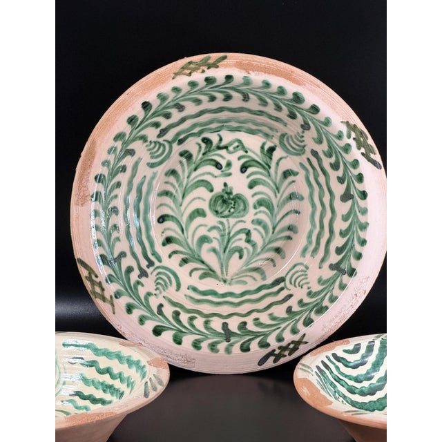 Vintage Spanish Fajalauza Lebrillos with Hand-Painted Green Decoration, Set of 3 For Sale - Image 5 of 13