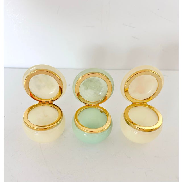 1970s Vintage Italian Alabaster Trinket Boxes – Hand Painted Floral Stone Pill Boxes, Vintage Vanity Decor, Made in Italy - Set of 3 For Sale - Image 5 of 10