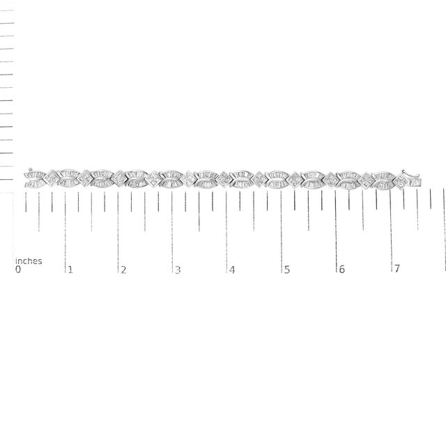 Early 21st Century 14K White Gold 8 5/8ct Cttw Princess and Baguette Diamond Geometric Twist Link Bracelet (G-H Color, VS1-VS2 Clarity) - 7" For Sale - Image 5 of 5
