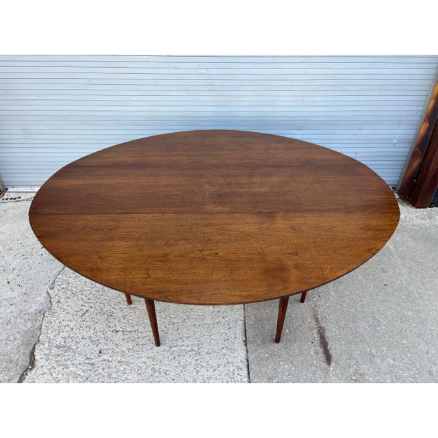 1960s Heritage-Henredon Walnut Drop Leaf Table For Sale In Philadelphia - Image 6 of 12
