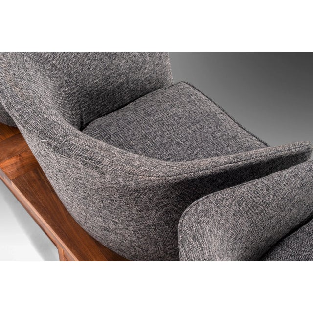 Wood Three Seat Modular Bench in Walnut & New Charcoal Tweed Upholstery Attributed to Arthur Umanoff, USA, circa 1960's For Sale - Image 7 of 8