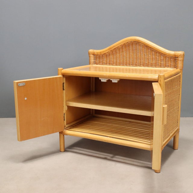 Vintage Bedside Tables in Woven Wicker and Beech, Italy, 1980s, Set of 2 For Sale - Image 3 of 11